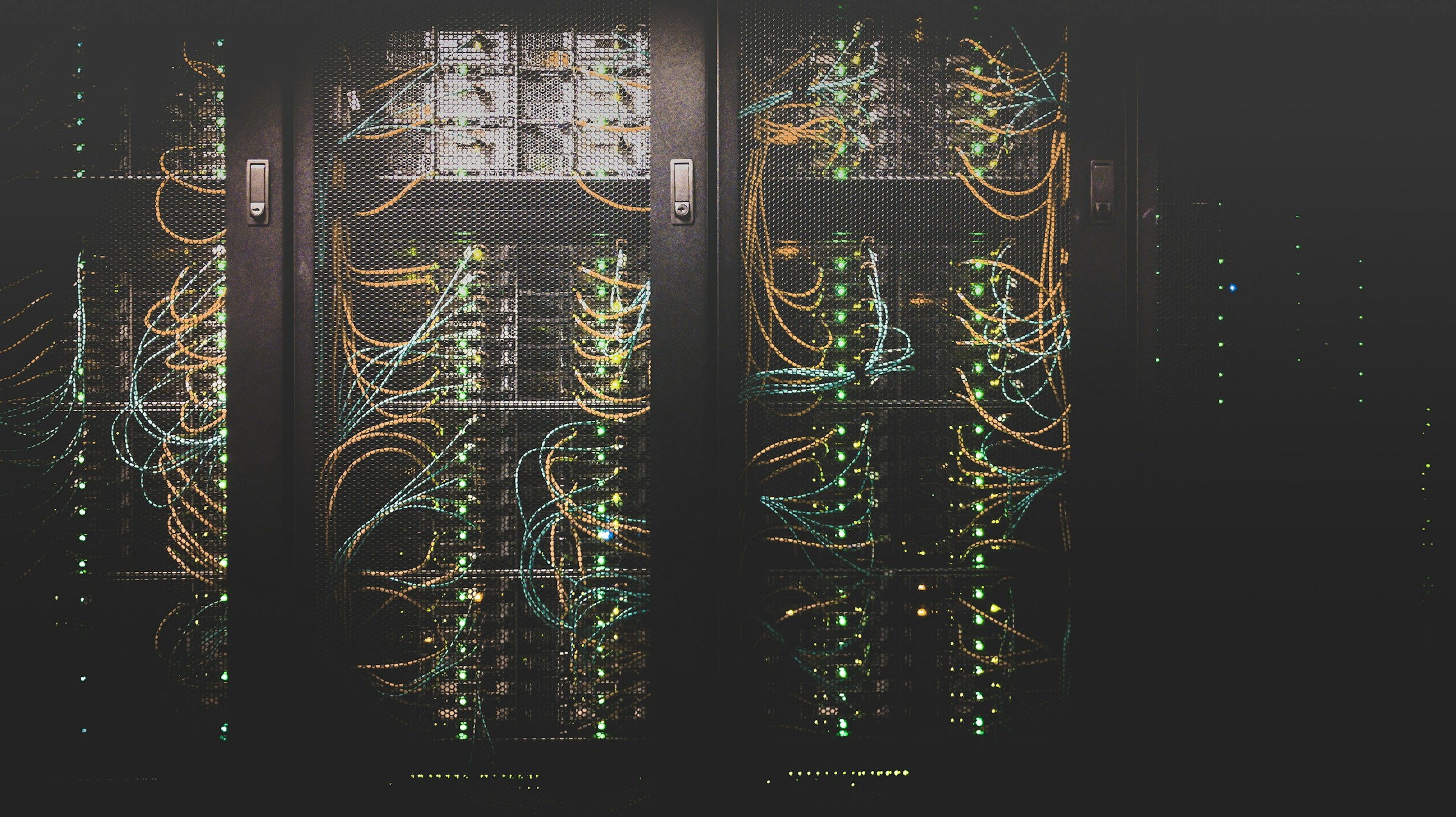 Racks e cabeamento em um data center